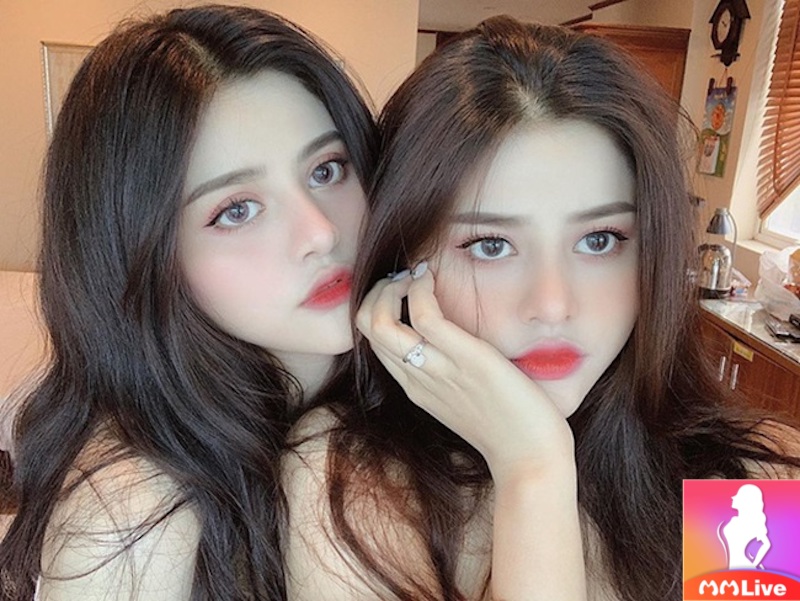 Cặp chị em song sinh